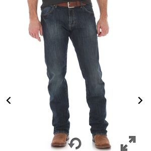 NWOT Wrangler Slim Fit Straight Leg Stretch Jean